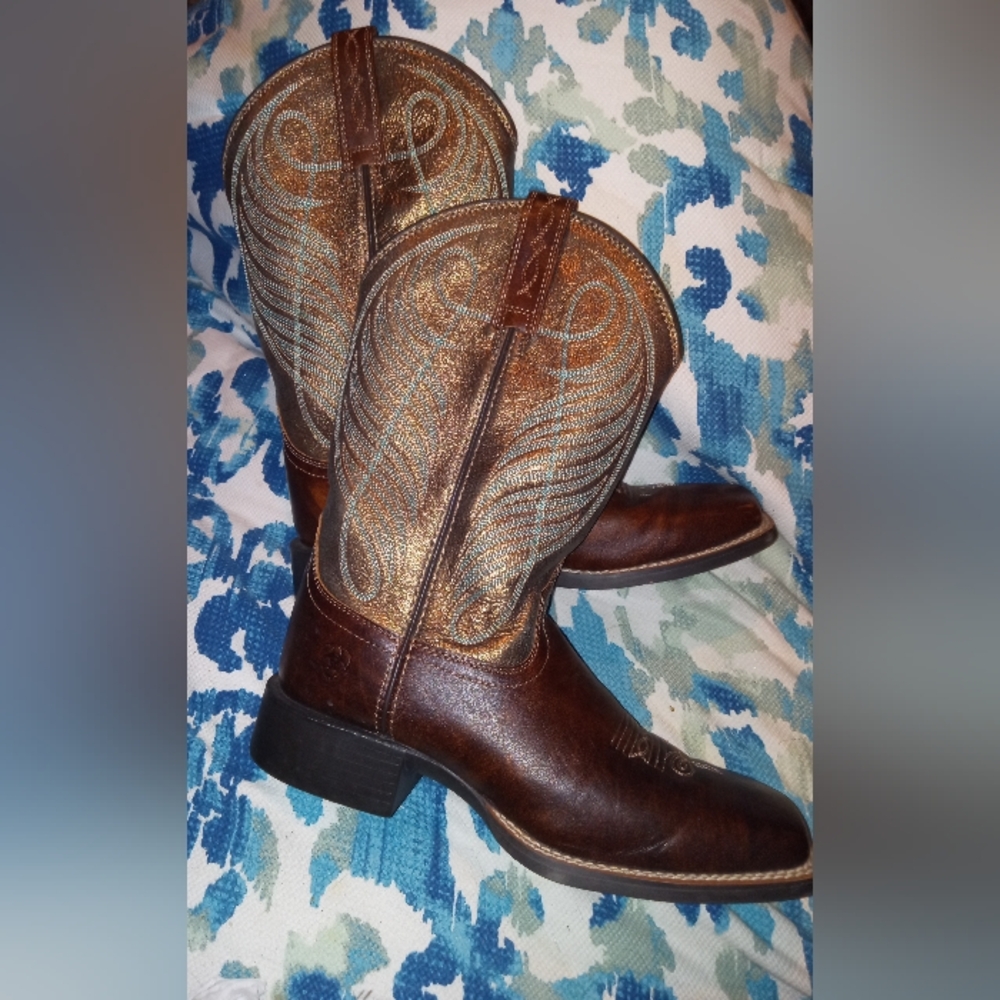 Ariat Round Up squared toed boots
